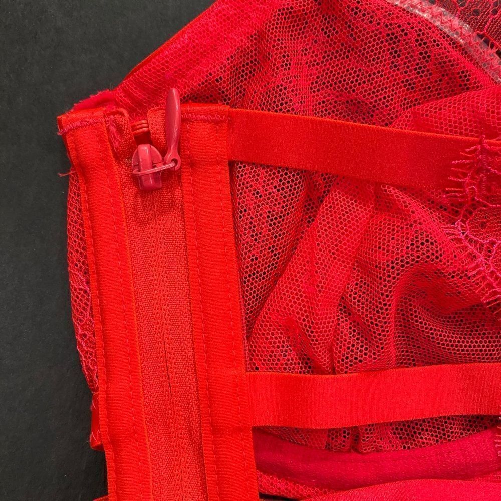 Victoria’s Secret VERY SEXY Unlined Demi strappy lace bra red 32D - Picture 4 of 4